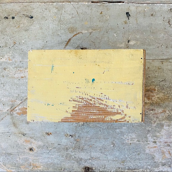 ♥️ Vintage ♥️ Old Yellow Wood Box - Picture 2 of 7